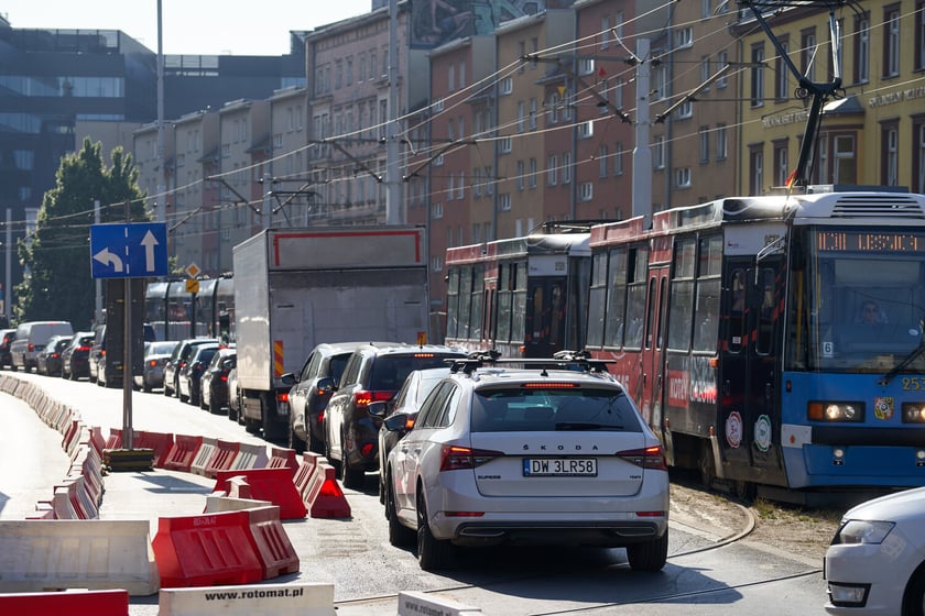 Ulica Kazimierza Wielkiego rano w pierwszy dzień roboczy remontu&nbsp;&nbsp;