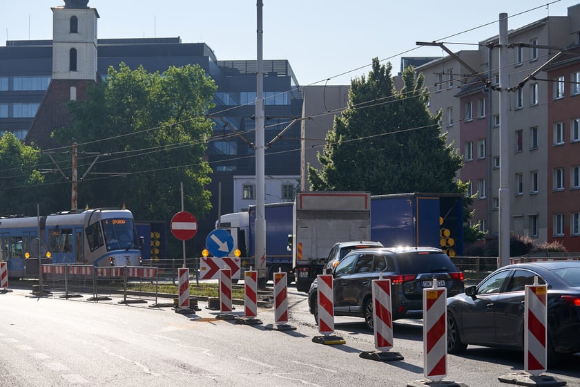 Ulica Kazimierza Wielkiego rano w pierwszy dzień roboczy remontu&nbsp;&nbsp;