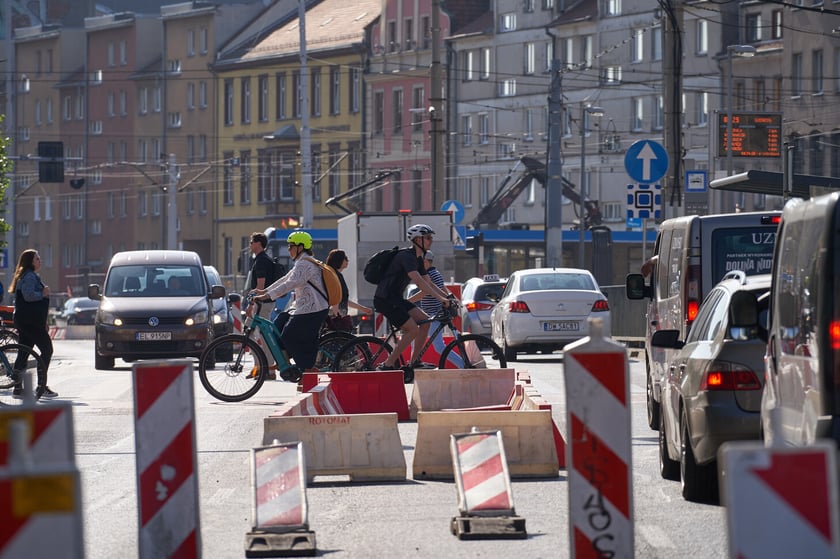 Ulica Kazimierza Wielkiego rano w pierwszy dzień roboczy remontu&nbsp;&nbsp;