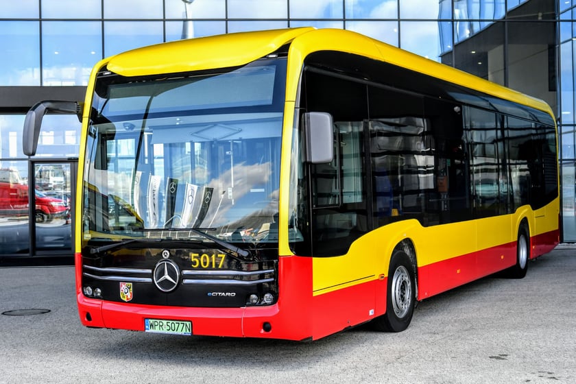 Prezentacja Mercedsesa-Benz eCitaro podczas podpisywania umowy na zakup w marcu minionego roku.