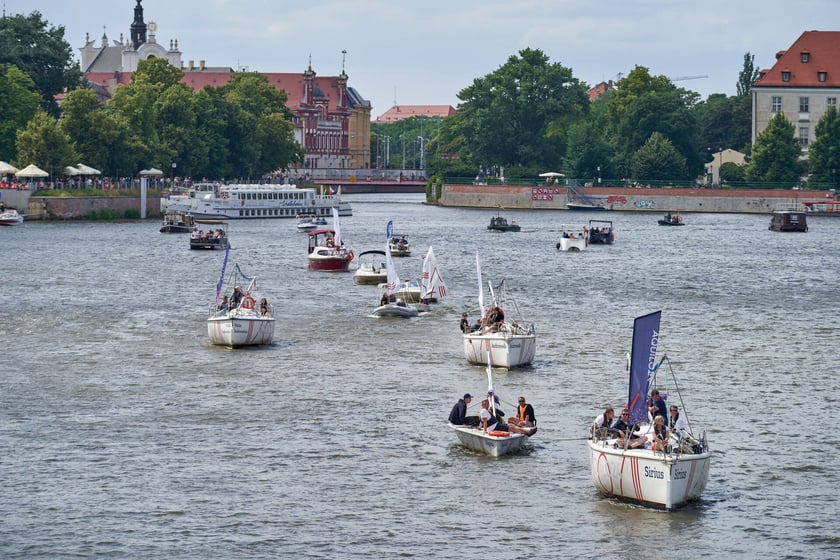 Parada statków na Odrze z okazji Dnia Marynarza Rzecznego.
