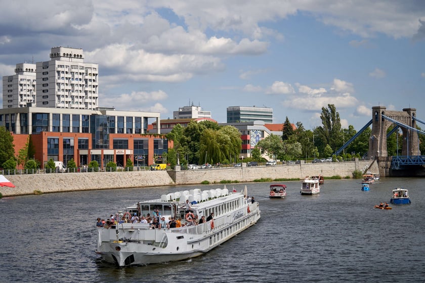 Parada statków na Odrze z okazji Dnia Marynarza Rzecznego.