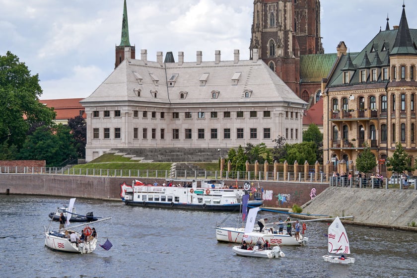 Parada statków na Odrze z okazji Dnia Marynarza Rzecznego.