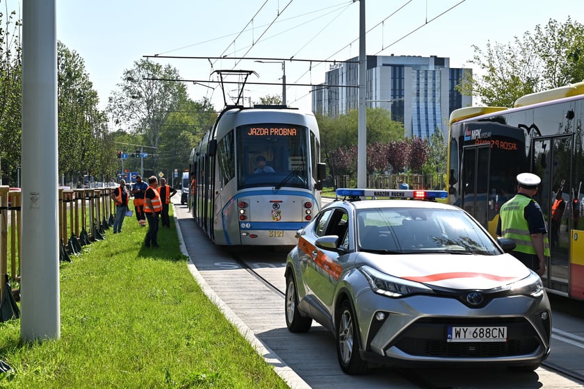 Próbny przejazd tramwaju nowym odcinkiem trasy autobusowo-tramwajowej. Testowany był odcinek od przystanku Park Biznesu do przystanku Rogowska.