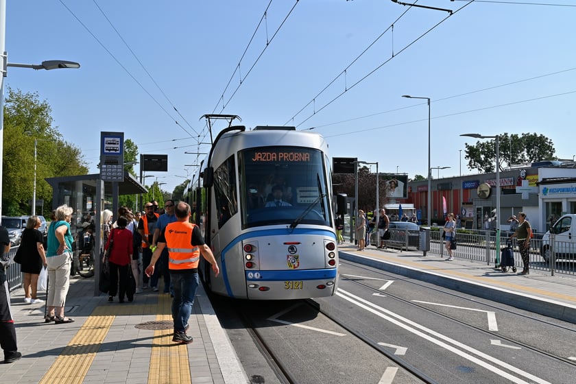 Próbny przejazd tramwaju nowym odcinkiem trasy autobusowo-tramwajowej. Testowany był odcinek od przystanku Park Biznesu do przystanku Rogowska.