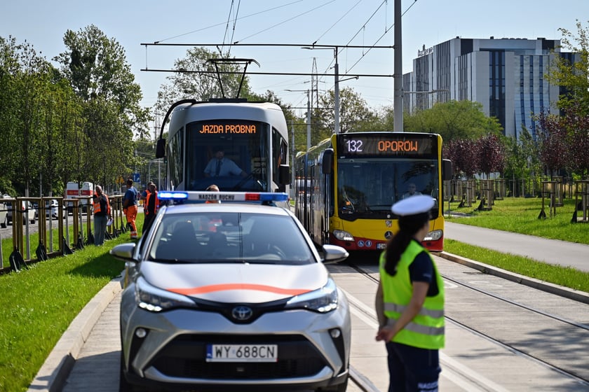 Próbny przejazd tramwaju nowym odcinkiem trasy autobusowo-tramwajowej. Testowany był odcinek od przystanku Park Biznesu do przystanku Rogowska.