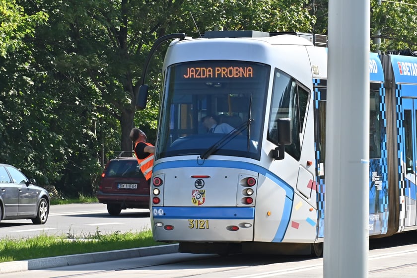 Próbny przejazd tramwaju nowym odcinkiem trasy autobusowo-tramwajowej. Testowany był odcinek od przystanku Park Biznesu do przystanku Rogowska.