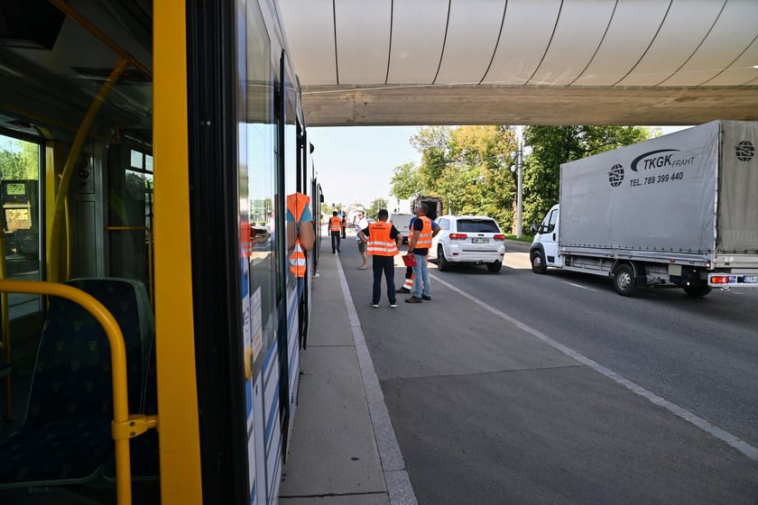 Próbny przejazd tramwaju nowym odcinkiem trasy autobusowo-tramwajowej. Testowany był odcinek od przystanku Park Biznesu do przystanku Rogowska.