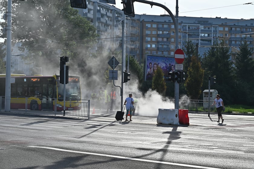 Jazda pr&oacute;bna tramwaju na Nowy Dw&oacute;r. Peron przystanku "Rogowska" okazał się mało przyjazny dla tramwaju Pesa. Od razu go skorygowano.