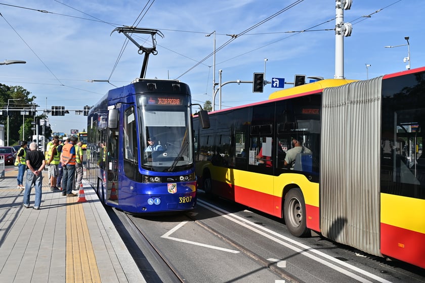 Jazda próbna tramwaju na Nowy Dwór. Testowano torowisko w ul. Rogowskiej oraz nową pętlę.