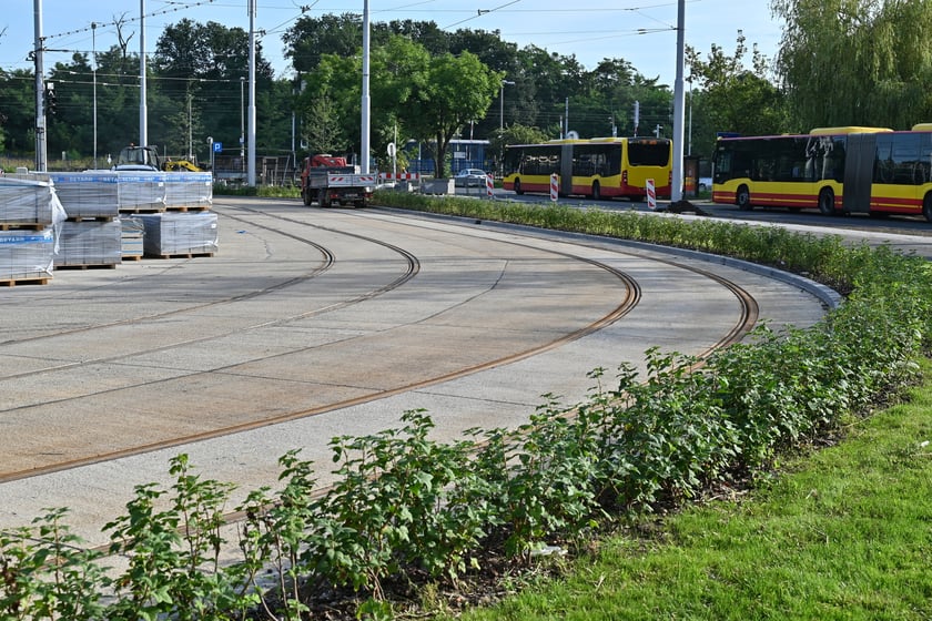 Pętla między ulicami Rogowską, Zemską a Żernicką.&nbsp;