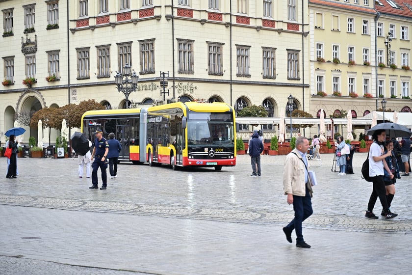 Prezentacja pierwszego elektrycznego autobusu zakupionego przez MPK Wrocław.