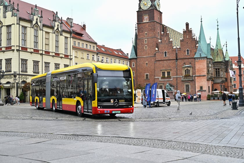 Prezentacja pierwszego elektrycznego autobusu zakupionego przez MPK Wrocław.