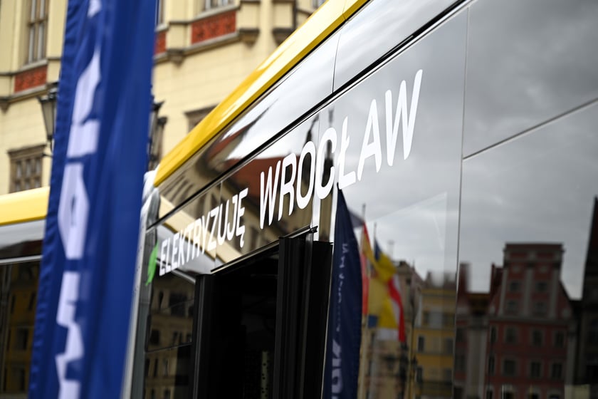 Prezentacja pierwszego elektrycznego autobusu zakupionego przez MPK Wrocław.