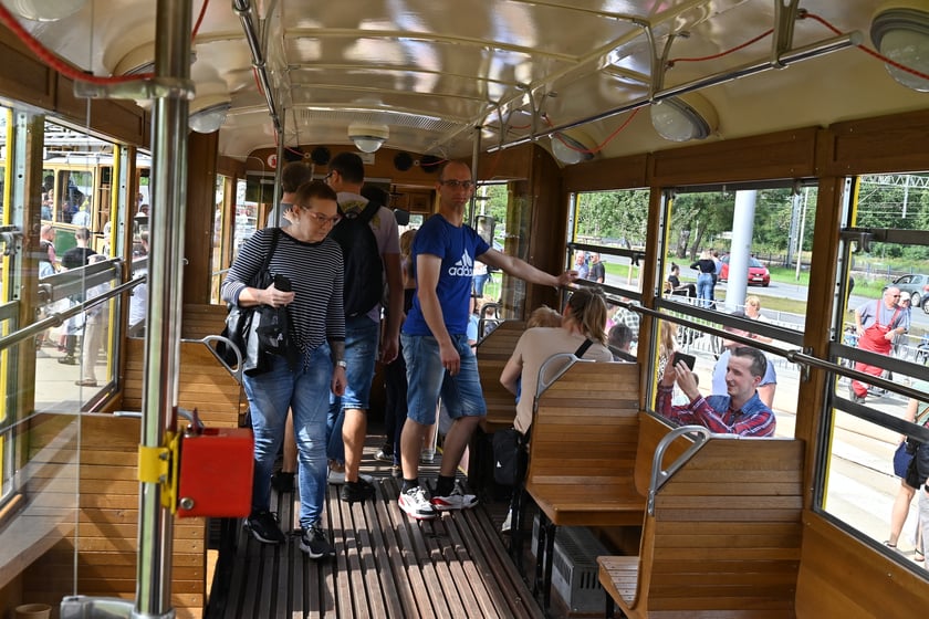 Komunikacyjny piknik na nowej pętli Wrocław Nowy Dwór (P+R). Impreza zorganizowana została z okazji uruchomienia tramwajów na Nowy Dwór, co nastąpi jutro, w niedzielę 3 września.