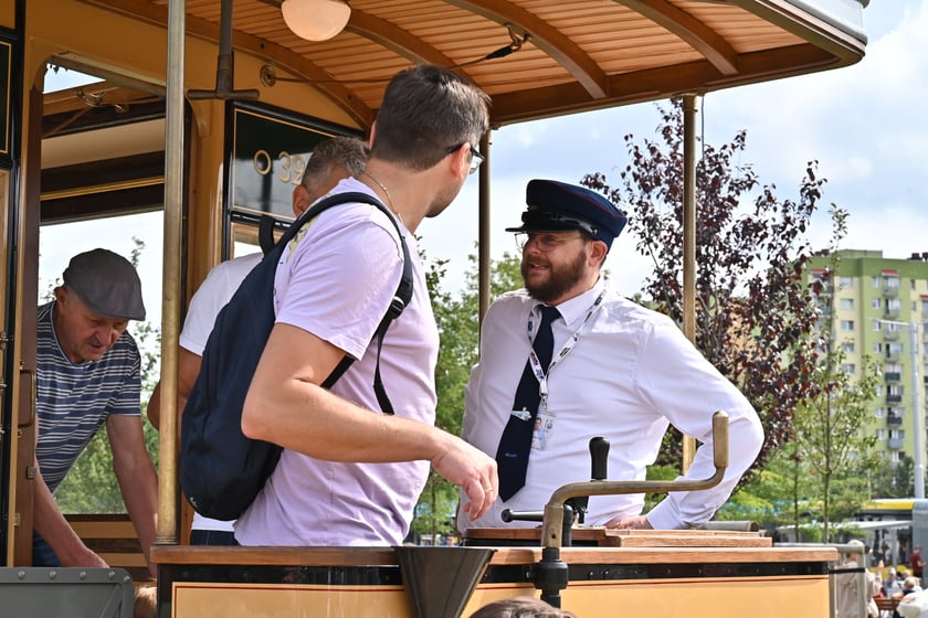 Komunikacyjny piknik na nowej pętli Wrocław Nowy Dwór (P+R). Impreza zorganizowana została z okazji uruchomienia tramwajów na Nowy Dwór, co nastąpi jutro, w niedzielę 3 września.