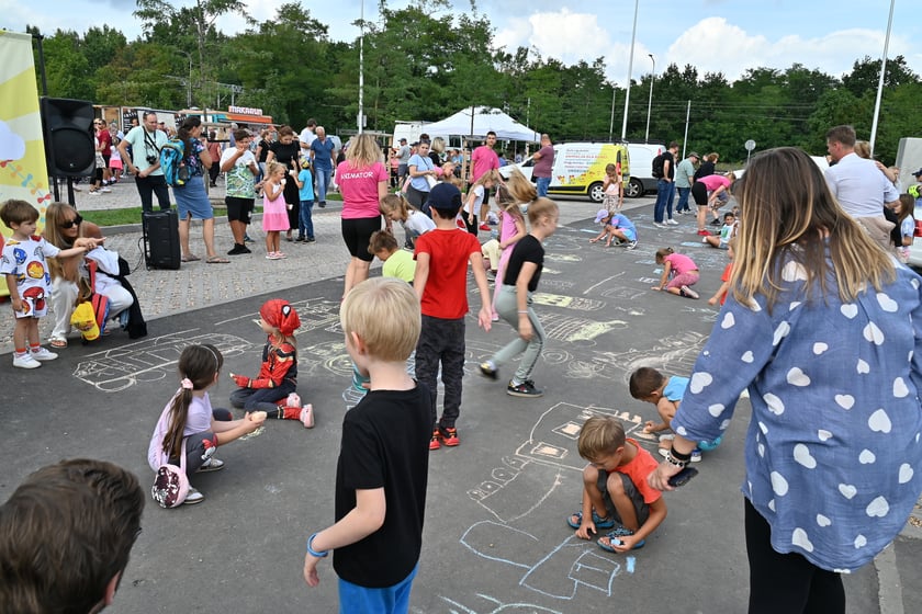 Komunikacyjny piknik na nowej pętli Wrocław Nowy Dwór (P+R). Impreza zorganizowana została z okazji uruchomienia tramwajów na Nowy Dwór, co nastąpi jutro, w niedzielę 3 września.