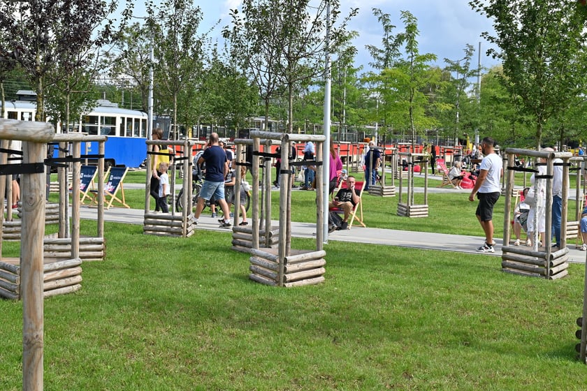 Komunikacyjny piknik na nowej pętli Wrocław Nowy Dwór (P+R). Impreza zorganizowana została z okazji uruchomienia tramwajów na Nowy Dwór, co nastąpi jutro, w niedzielę 3 września.