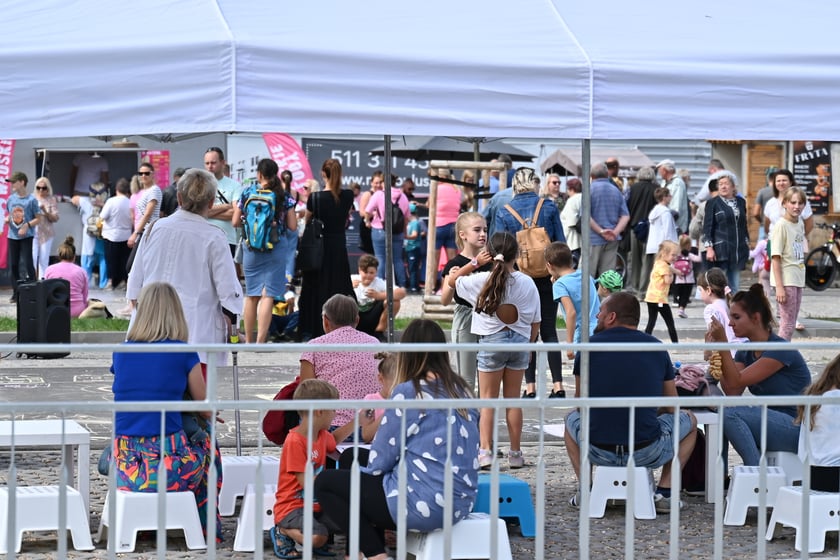 Komunikacyjny piknik na nowej pętli Wrocław Nowy Dwór (P+R). Impreza zorganizowana została z okazji uruchomienia tramwajów na Nowy Dwór, co nastąpi jutro, w niedzielę 3 września.