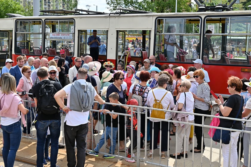 Komunikacyjny piknik na nowej pętli Wrocław Nowy Dwór (P+R). Impreza zorganizowana została z okazji uruchomienia tramwajów na Nowy Dwór, co nastąpi jutro, w niedzielę 3 września.