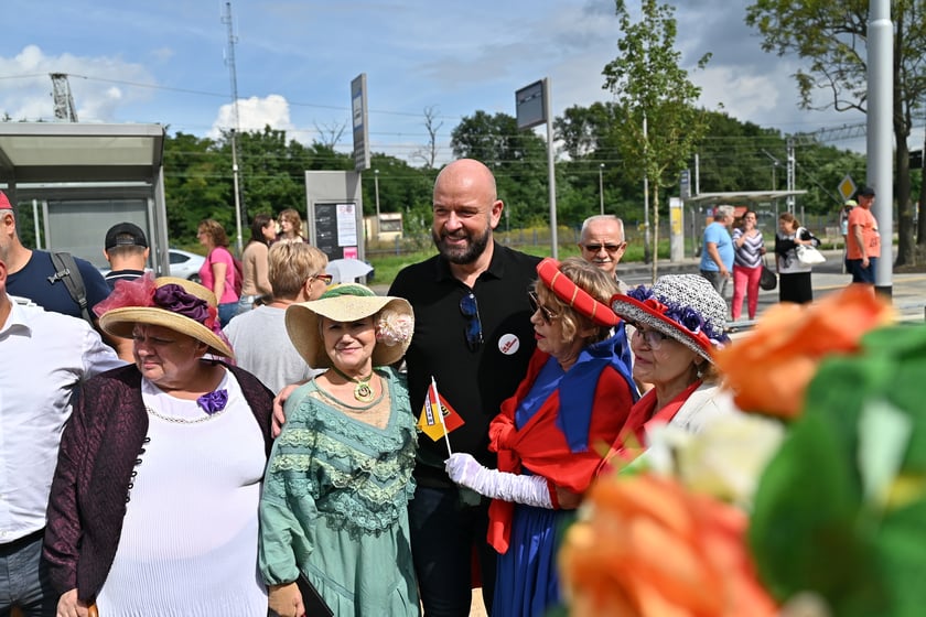 Komunikacyjny piknik na nowej pętli Wrocław Nowy Dwór (P+R). Impreza zorganizowana została z okazji uruchomienia tramwajów na Nowy Dwór, co nastąpi jutro, w niedzielę 3 września.