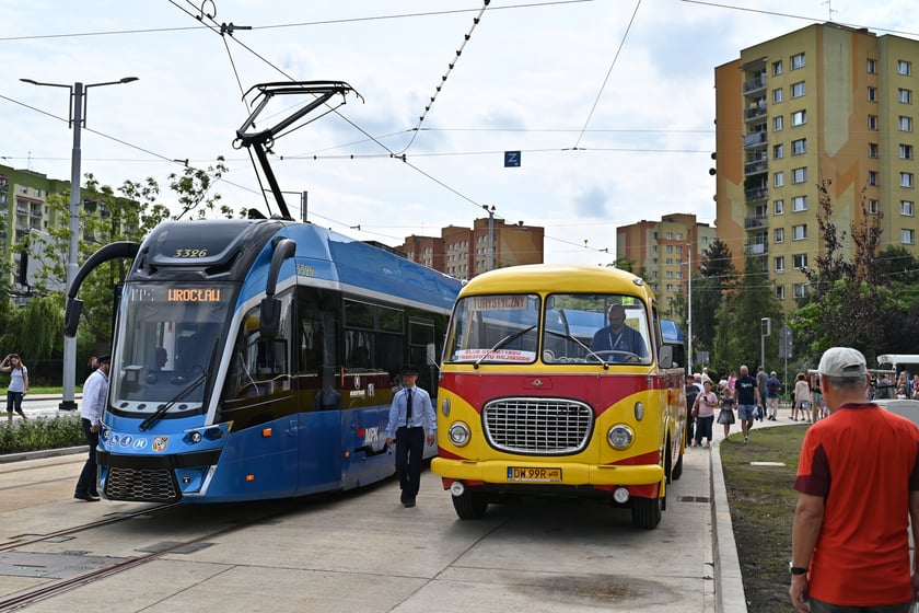 Komunikacyjny piknik na nowej pętli Wrocław Nowy Dwór (P+R). Impreza zorganizowana została z okazji uruchomienia tramwajów na Nowy Dwór, co nastąpi jutro, w niedzielę 3 września.