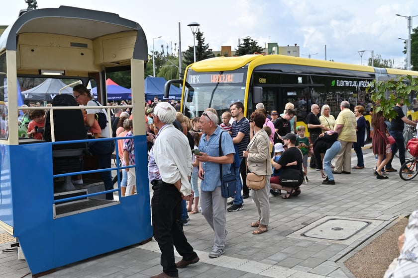 Komunikacyjny piknik na nowej pętli Wrocław Nowy Dwór (P+R). Impreza zorganizowana została z okazji uruchomienia tramwajów na Nowy Dwór, co nastąpi jutro, w niedzielę 3 września.