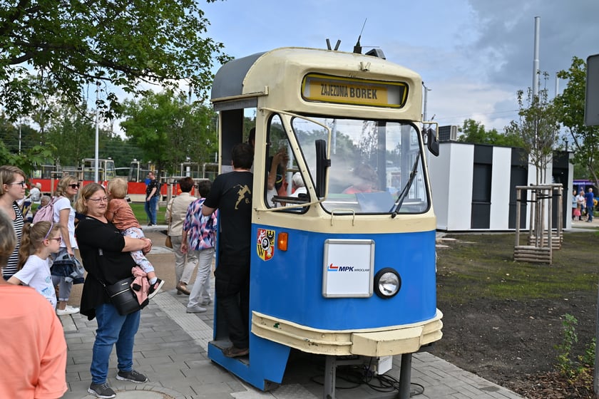 Komunikacyjny piknik na nowej pętli Wrocław Nowy Dwór (P+R). Impreza zorganizowana została z okazji uruchomienia tramwajów na Nowy Dwór, co nastąpi jutro, w niedzielę 3 września.