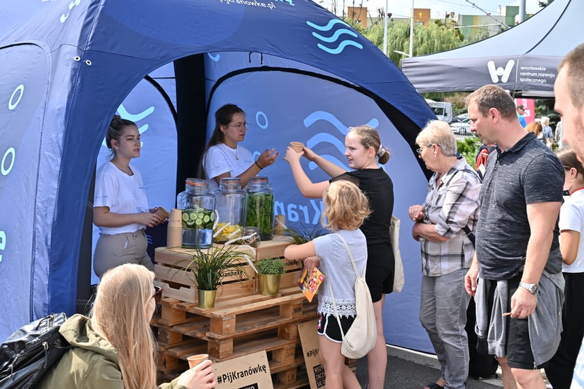 Komunikacyjny piknik na nowej pętli Wrocław Nowy Dwór (P+R). Impreza zorganizowana została z okazji uruchomienia tramwajów na Nowy Dwór, co nastąpi jutro, w niedzielę 3 września.