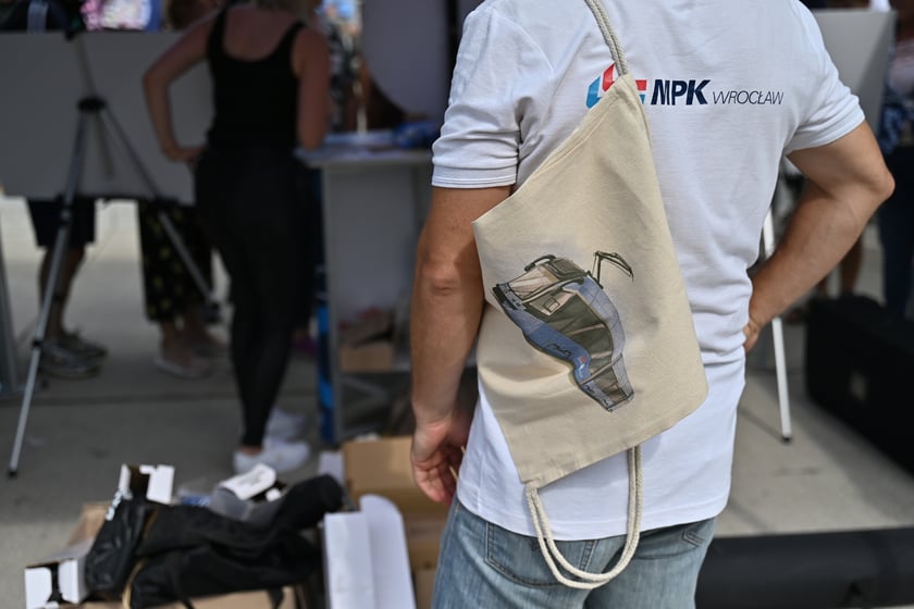 Komunikacyjny piknik na nowej pętli Wrocław Nowy Dwór (P+R). Impreza zorganizowana została z okazji uruchomienia tramwajów na Nowy Dwór, co nastąpi jutro, w niedzielę 3 września.