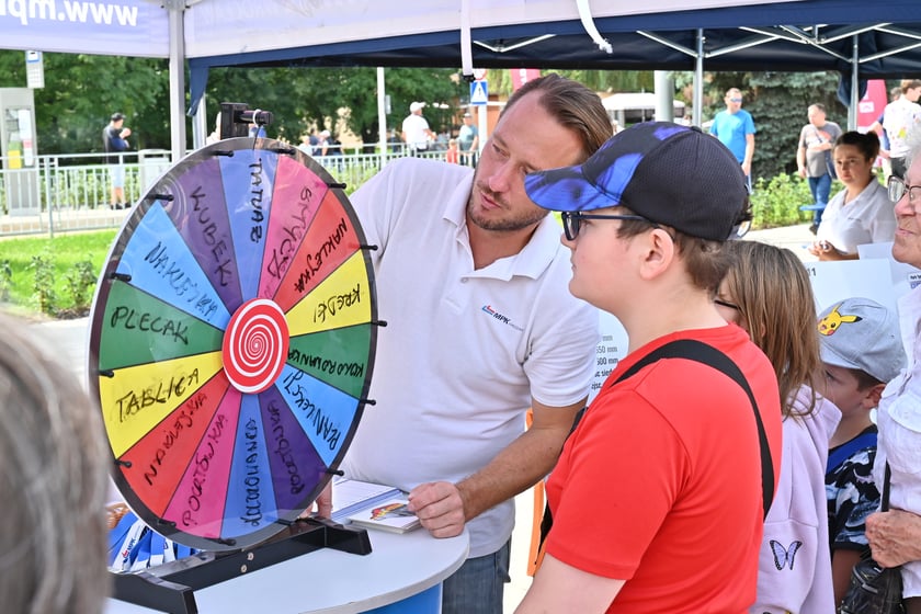 Komunikacyjny piknik na nowej pętli Wrocław Nowy Dwór (P+R). Impreza zorganizowana została z okazji uruchomienia tramwajów na Nowy Dwór, co nastąpi jutro, w niedzielę 3 września.