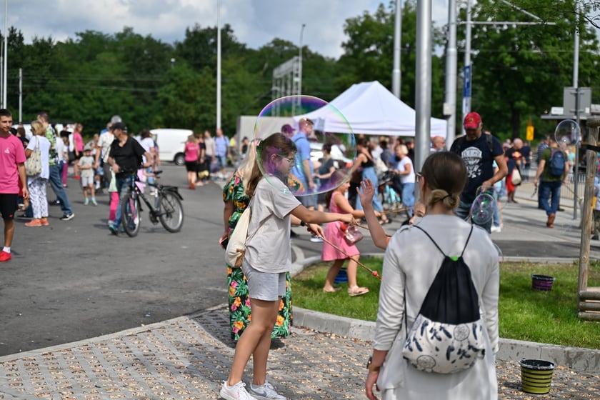 Komunikacyjny piknik na nowej pętli Wrocław Nowy Dwór (P+R). Impreza zorganizowana została z okazji uruchomienia tramwajów na Nowy Dwór, co nastąpi jutro, w niedzielę 3 września.