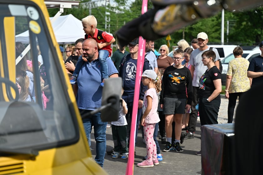Komunikacyjny piknik na nowej pętli Wrocław Nowy Dwór (P+R). Impreza zorganizowana została z okazji uruchomienia tramwajów na Nowy Dwór, co nastąpi jutro, w niedzielę 3 września.