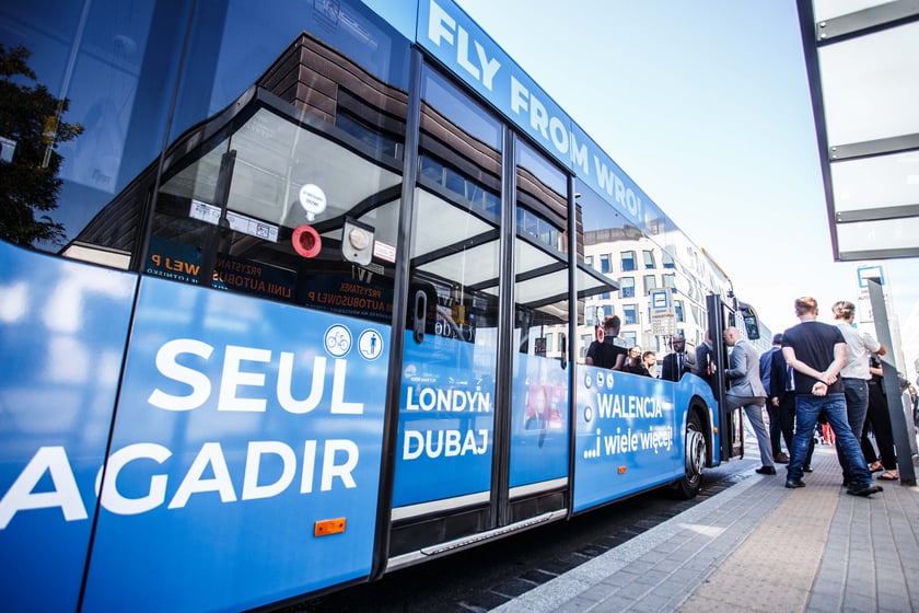 Przedstawiciele Portu Lotniczego Wrocław oraz MPK Wrocław ogłosili uruchomienie bezpośredniego połączenia autobusowego między Dworcem Głównym Wrocław a lotniskiem