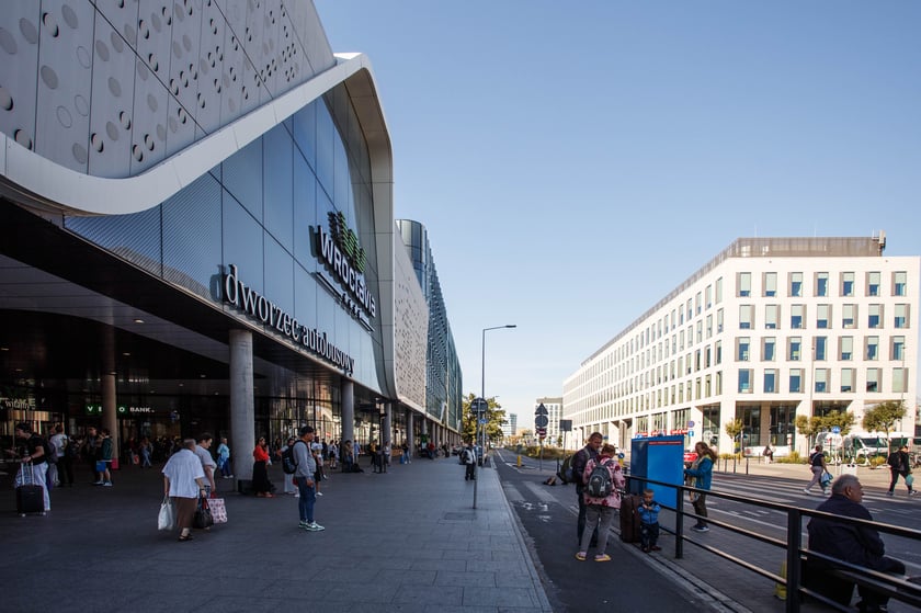 Przedstawiciele Portu Lotniczego Wrocław oraz MPK Wrocław ogłosili uruchomienie bezpośredniego połączenia autobusowego między Dworcem Głównym Wrocław a lotniskiem
