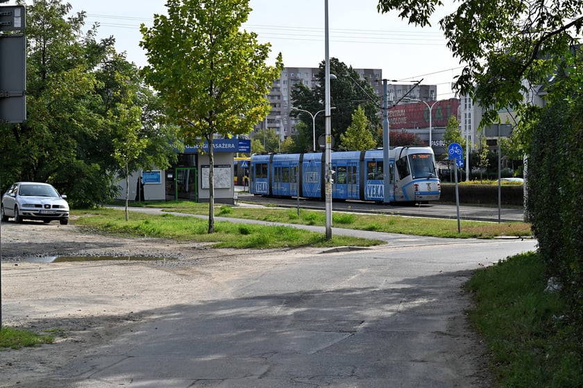 Tramwaje, kt&oacute;re widać na krańc&oacute;wce przy ul. Świeradowskiej, będą skręcać w ulicę działkową i dojeżdżać do Borowskiej.