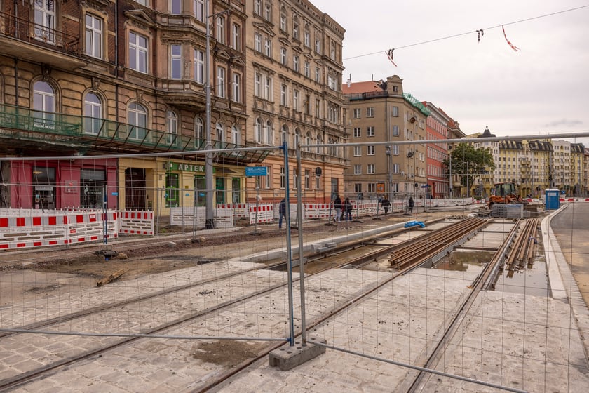 Remont ulicy Pomorskiej i zachodniej części placu Staszica.