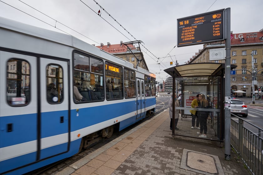 Skrzyżowanie Piłsudskiego ze Świdnicką po remoncie.