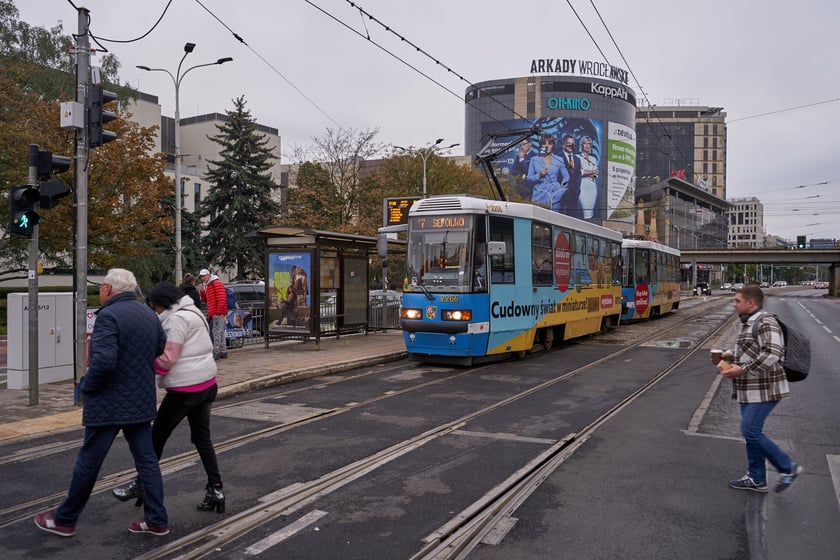 Skrzyżowanie Piłsudskiego ze Świdnicką po remoncie.