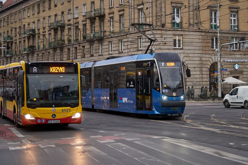 Skrzyżowanie Piłsudskiego ze Świdnicką po remoncie.