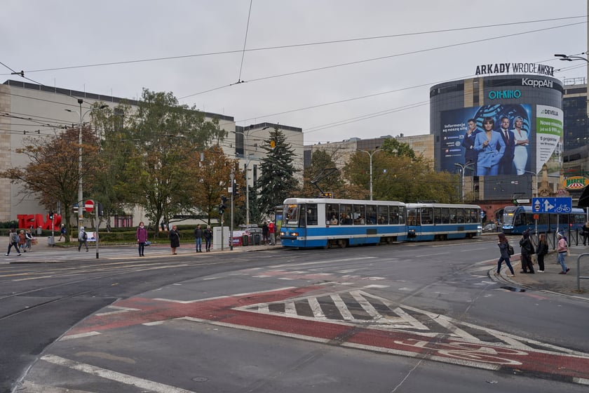 Skrzyżowanie Piłsudskiego ze Świdnicką po remoncie.