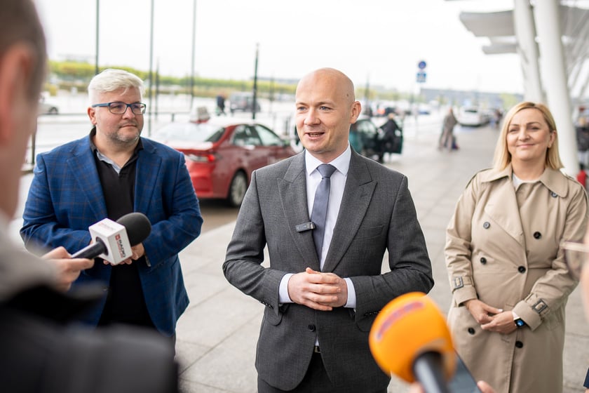 - Możliwość dojazdu koleją jest kluczowa dla rozwoju portu lotniczego - Karol Przywara, wiceprezes Portu Lotniczego Wrocław.
