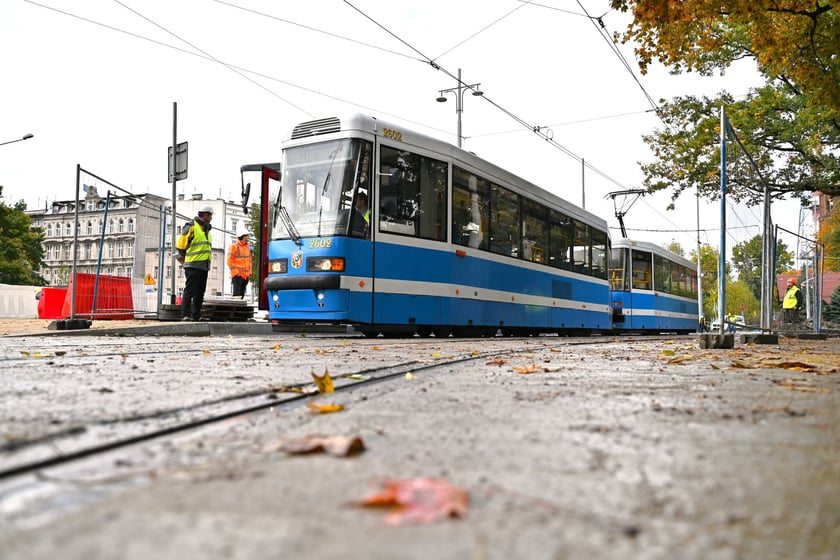 Próbne przejazdy tramwajów przez plac Staszica.