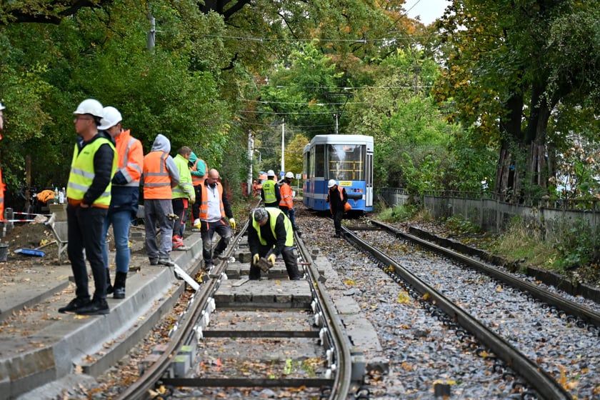 Próbne przejazdy tramwajów przez plac Staszica.