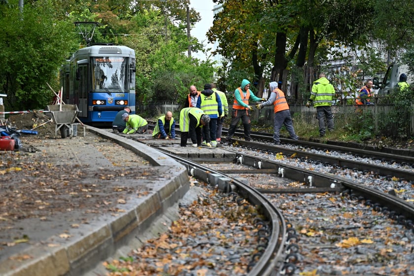 Próbne przejazdy tramwajów przez plac Staszica.