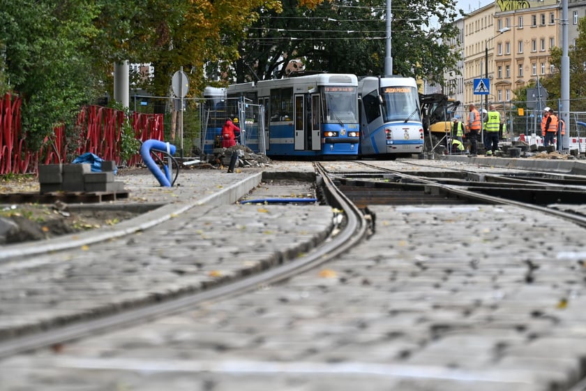 Próbne przejazdy tramwajów przez plac Staszica.