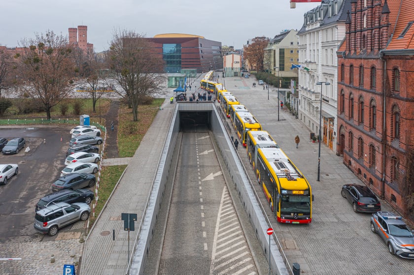 MPK Wrocław zaprezentowało wszystkie swoje elektryczne autobusy na placu Wolności.