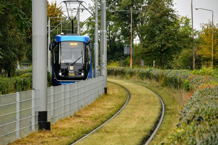 Zmodernizowana &Scaron;koda 16T na Żmigrodzkiej.&nbsp;