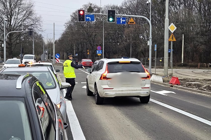Akcja informacyjna prowadzona przez strażników miejskich.