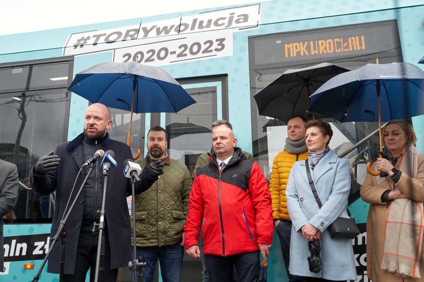 MPK prezentuje swój tramwaj poświęcony Torywolucji.